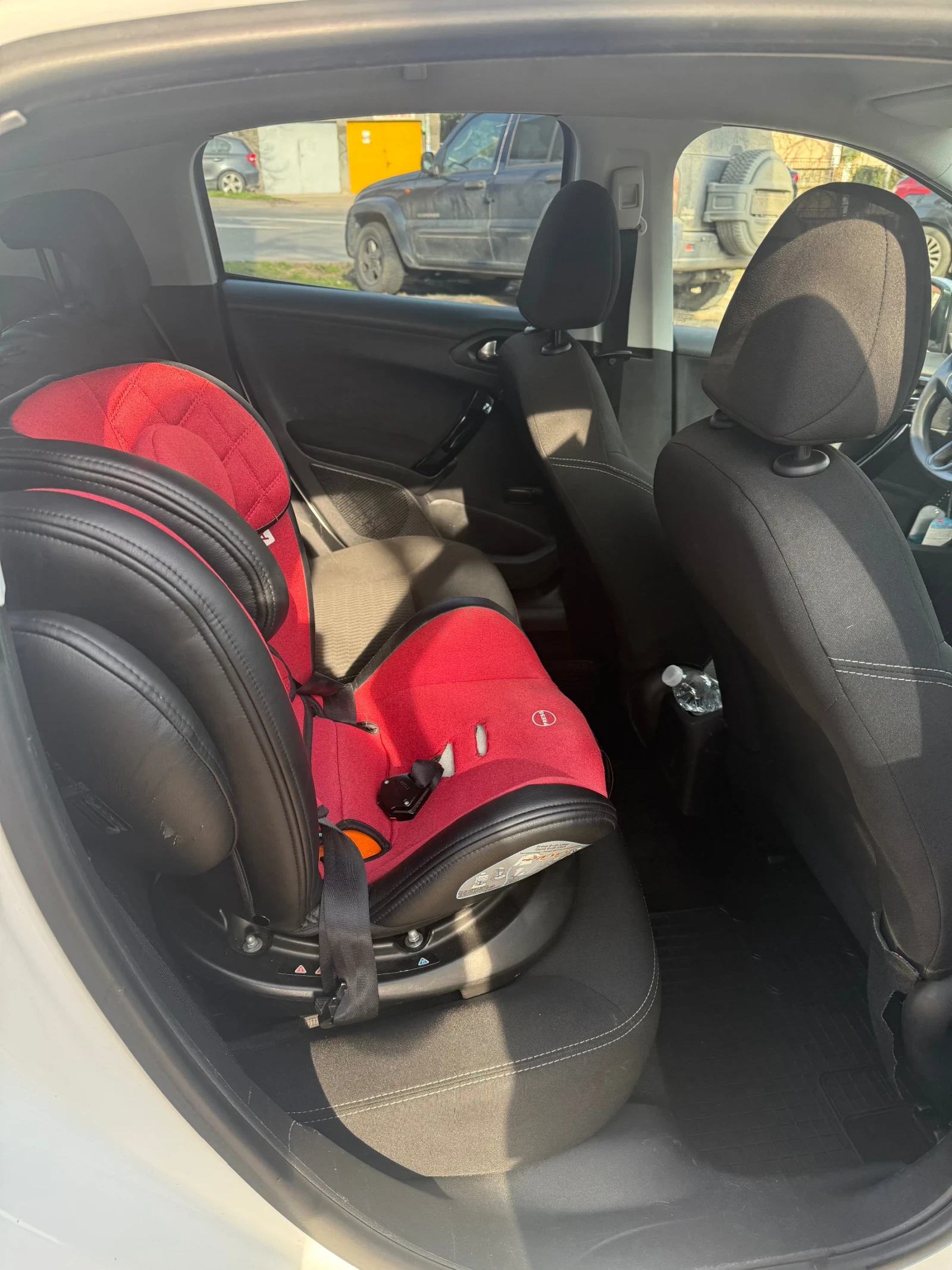Peugeot 208 1.6 Hdi, снимка 9 - Автомобили и джипове - 54887337
