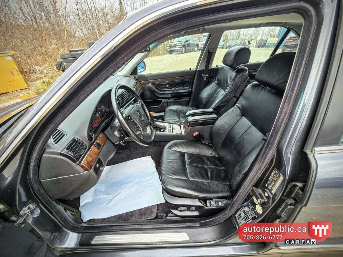 BMW 740 * 740iL Only 127k kms from BC ASIS * CARFAX * ЦЕНА, снимка 12 - Автомобили и джипове - 54918673