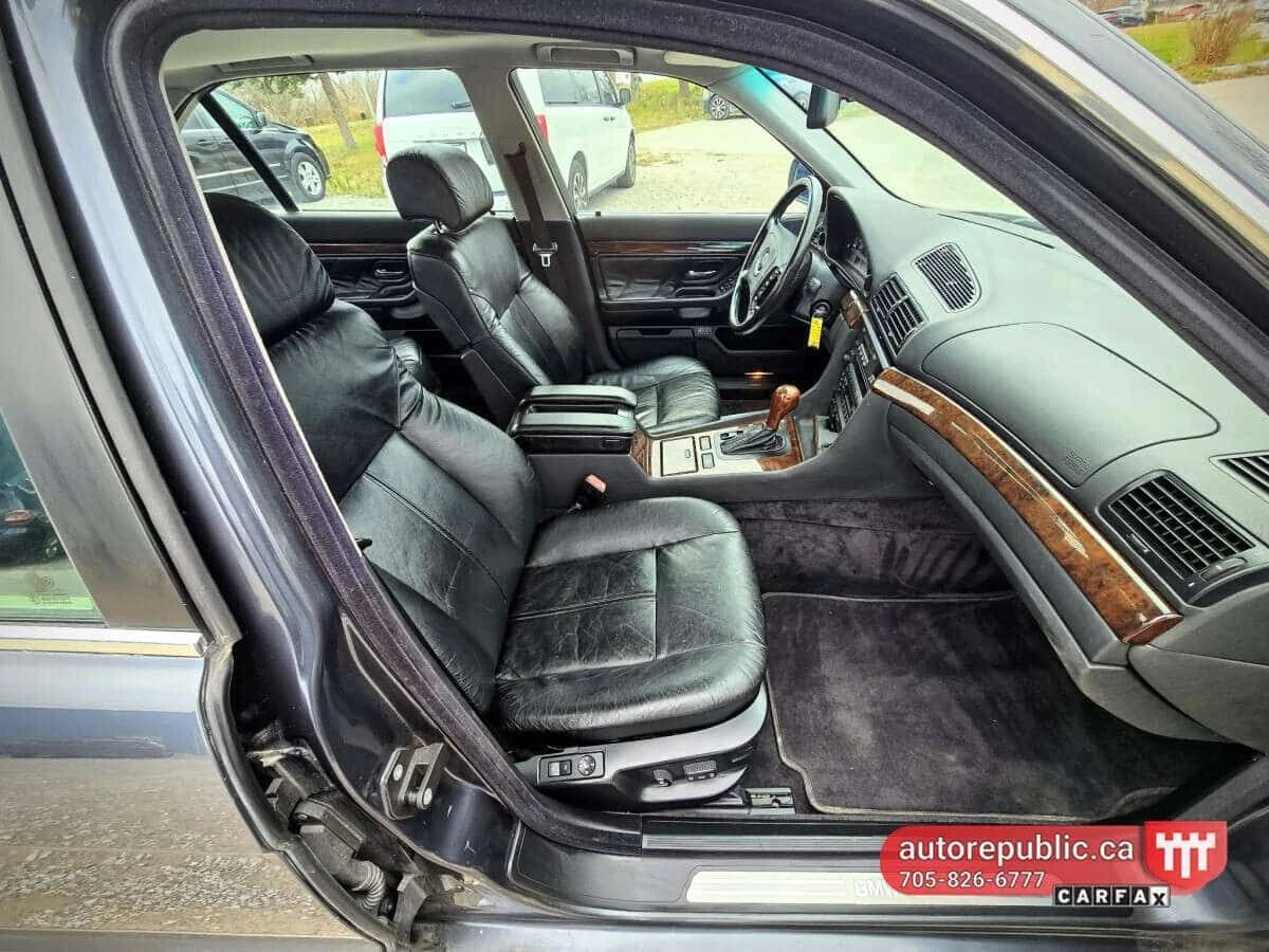 BMW 740 * 740iL Only 127k kms from BC ASIS * CARFAX * ЦЕНА, снимка 15 - Автомобили и джипове - 54918673