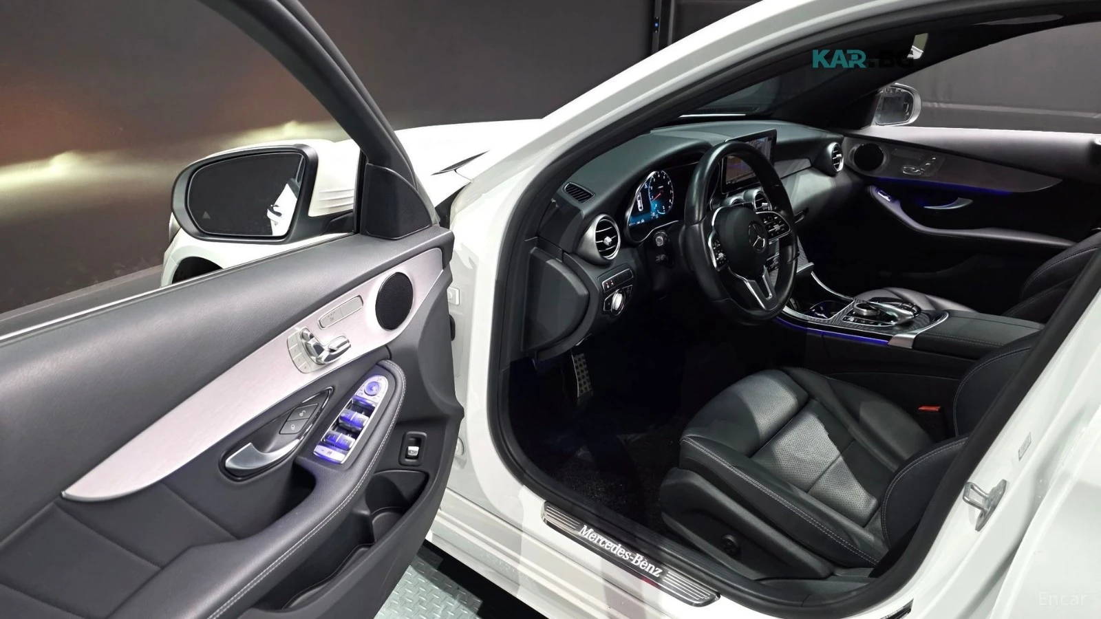 Mercedes-Benz C 200 AMG* КОЖА* НАВИ* ПАНО* КАМЕРА* ПОДГРЕВ, снимка 9 - Автомобили и джипове - 56008229