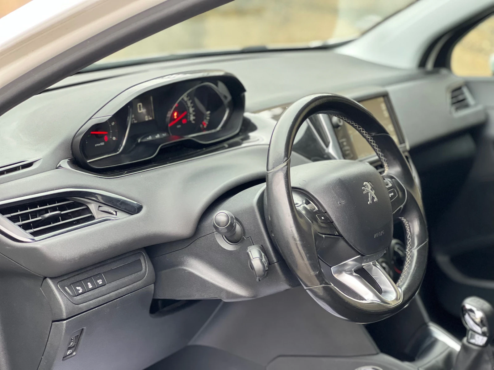 Peugeot 208 1.6 HDI 92 ��. NAVIGATION  | Mobile.bg � ����������� 10