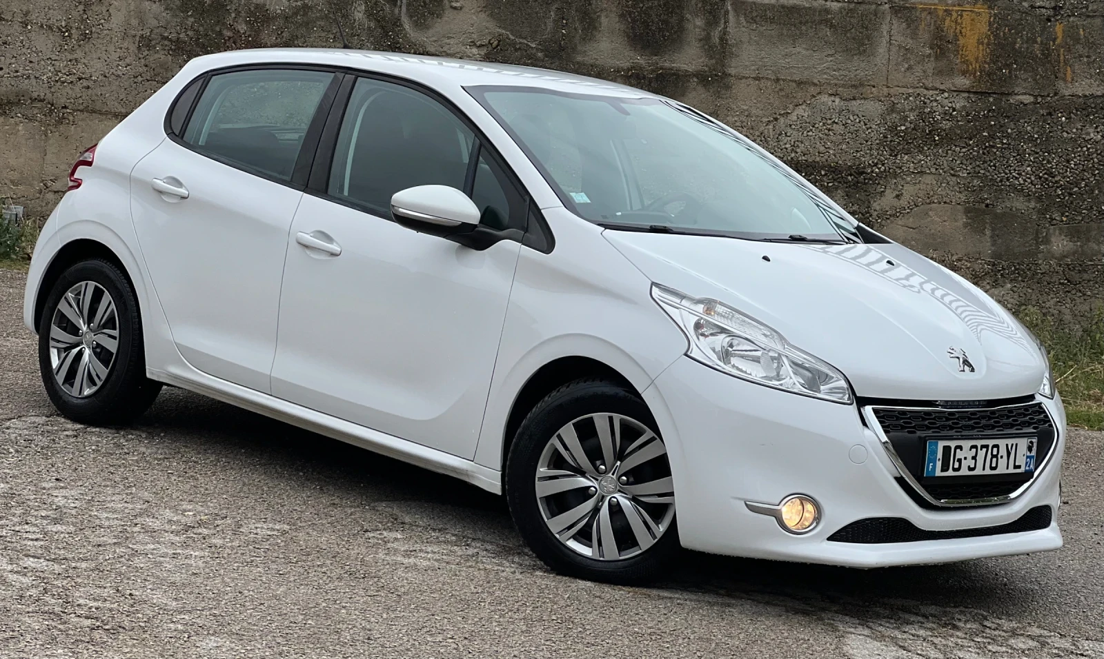 Peugeot 208 1.6 HDI 92 кс. NAVIGATION 
