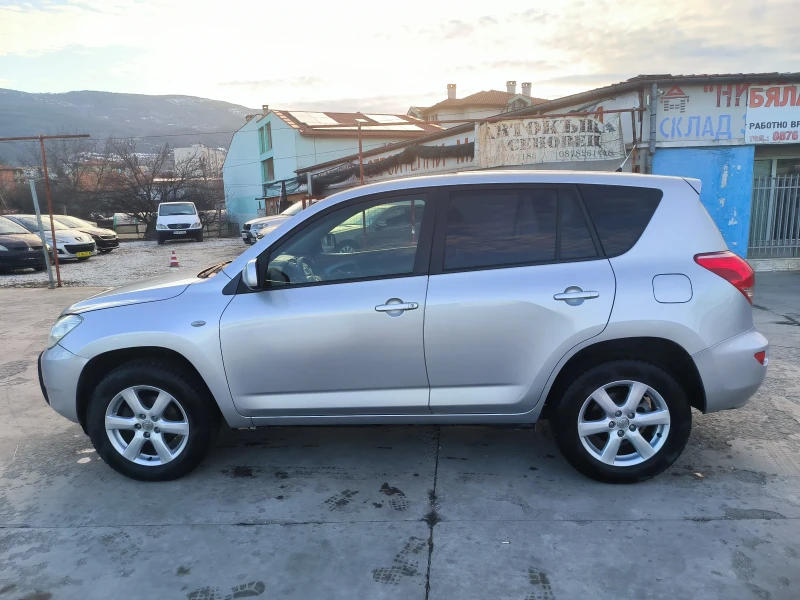 Toyota Rav4 2.2 D4D Crossover , снимка 4 - Автомобили и джипове - 48801743