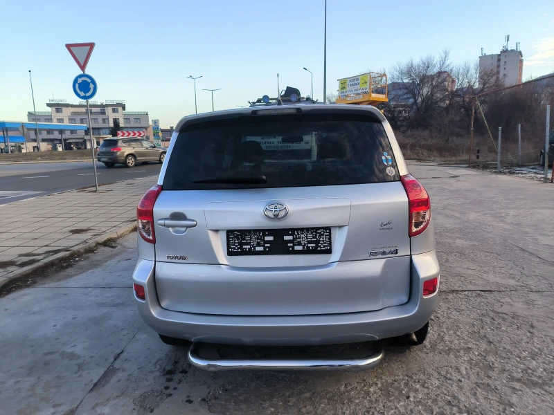 Toyota Rav4 2.2 D4D Crossover , снимка 3 - Автомобили и джипове - 48801743