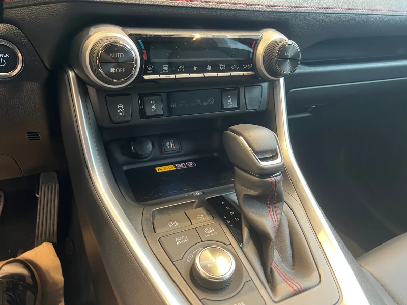 Toyota Rav4 Style Plug-IN, снимка 7 - Автомобили и джипове - 52991567