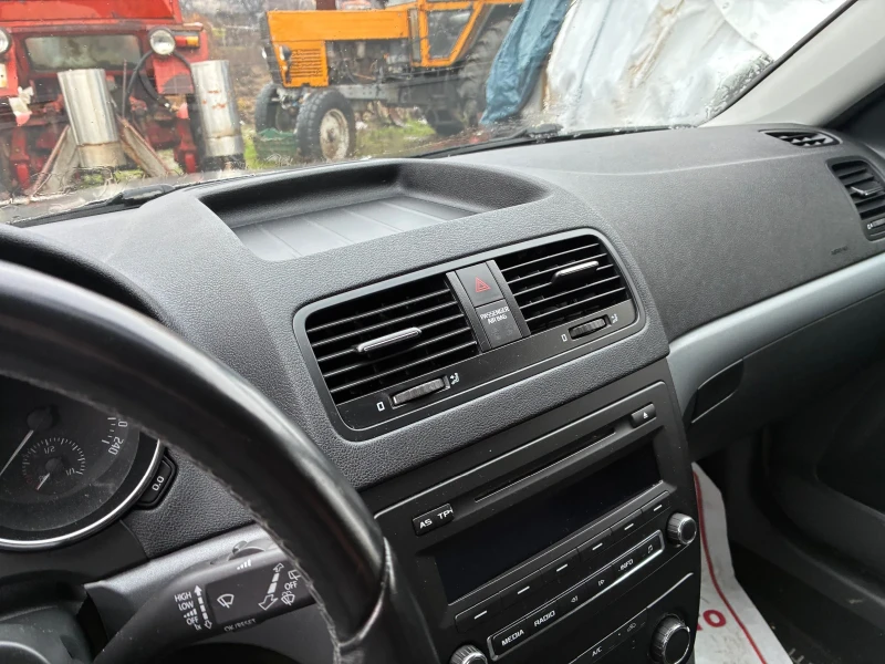 Skoda Yeti, снимка 3 - Автомобили и джипове - 53101123