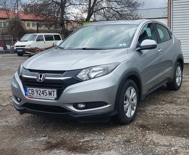 Honda Hr-v 1.5 I-VTEC, снимка 7 - Автомобили и джипове - 53344194