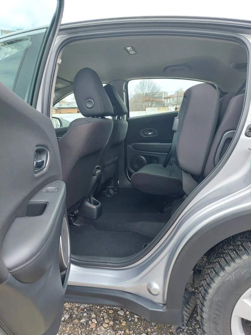 Honda Hr-v 1.5 I-VTEC, снимка 16 - Автомобили и джипове - 53344194