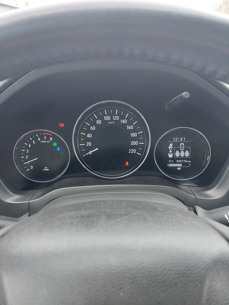 Honda Hr-v 1.5 I-VTEC, снимка 14 - Автомобили и джипове - 53344194