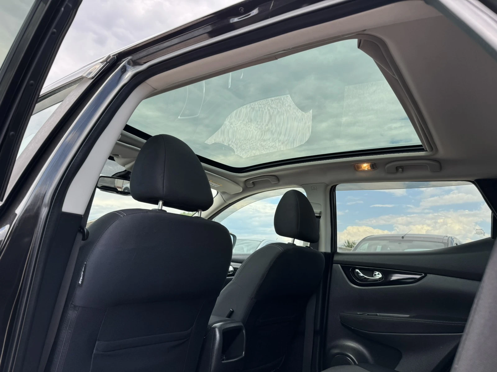 Nissan Qashqai 1.5dci, снимка 9 - Автомобили и джипове - 55222234