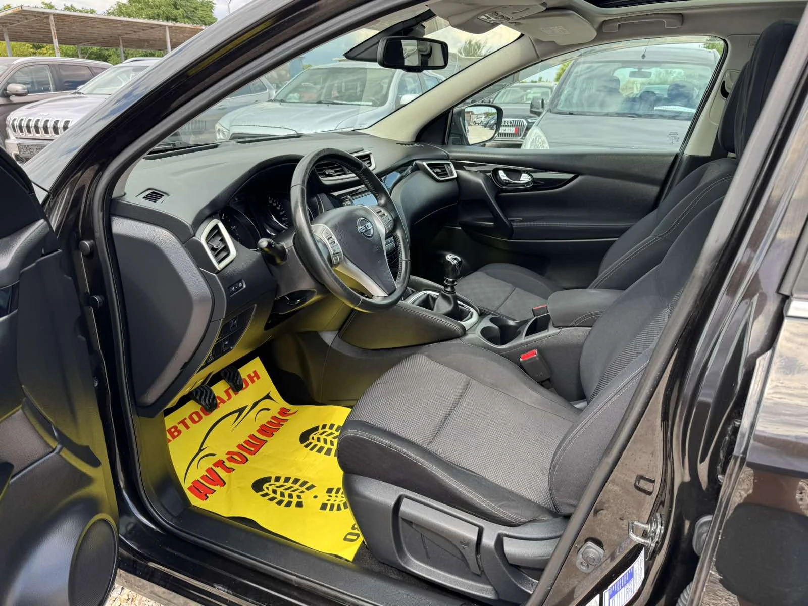 Nissan Qashqai 1.5dci, снимка 12 - Автомобили и джипове - 55222234
