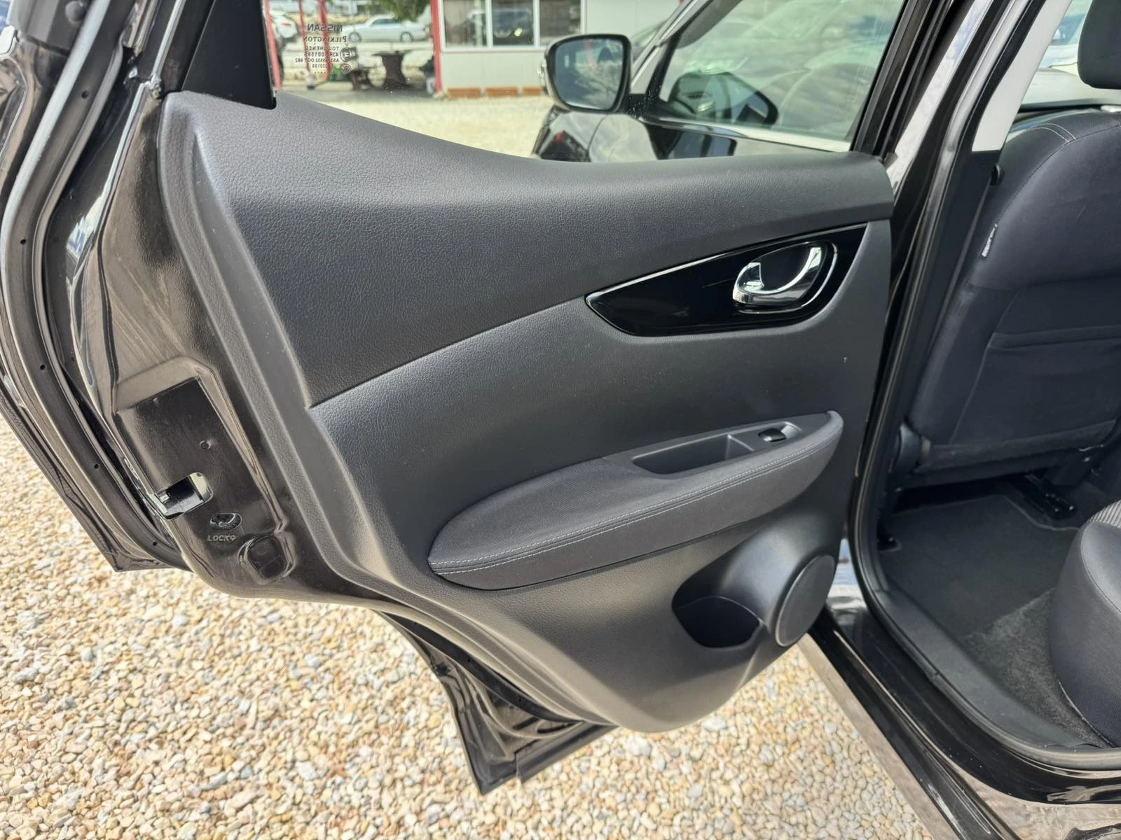 Nissan Qashqai 1.5dci, снимка 7 - Автомобили и джипове - 55222234