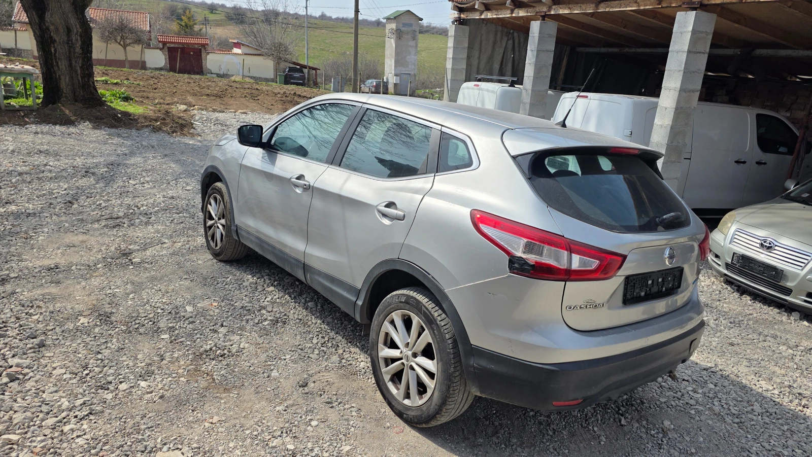 Nissan Qashqai 1.5dci, снимка 12 - Автомобили и джипове - 56075417