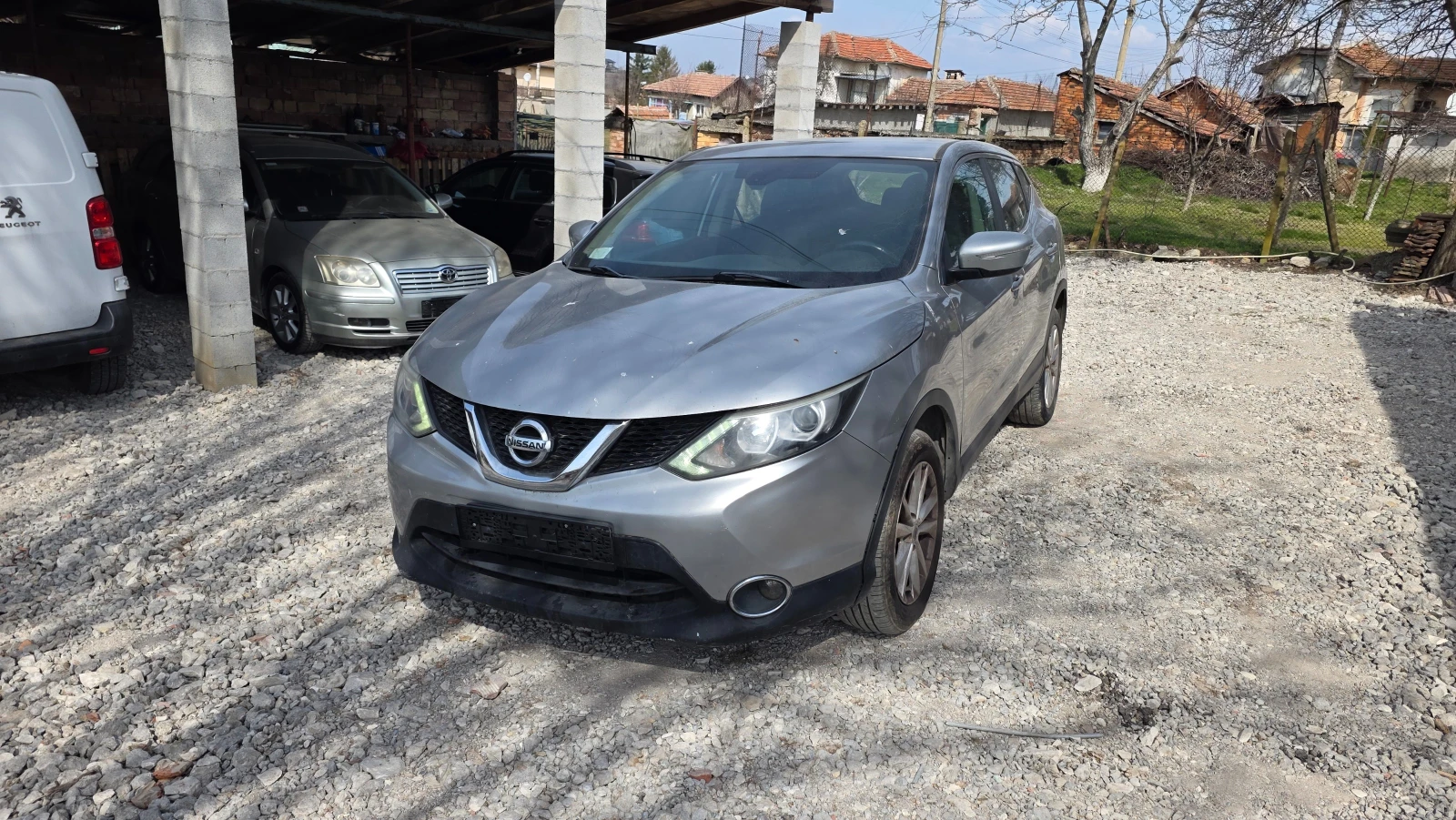 Nissan Qashqai 1.5dci, снимка 2 - Автомобили и джипове - 56075417