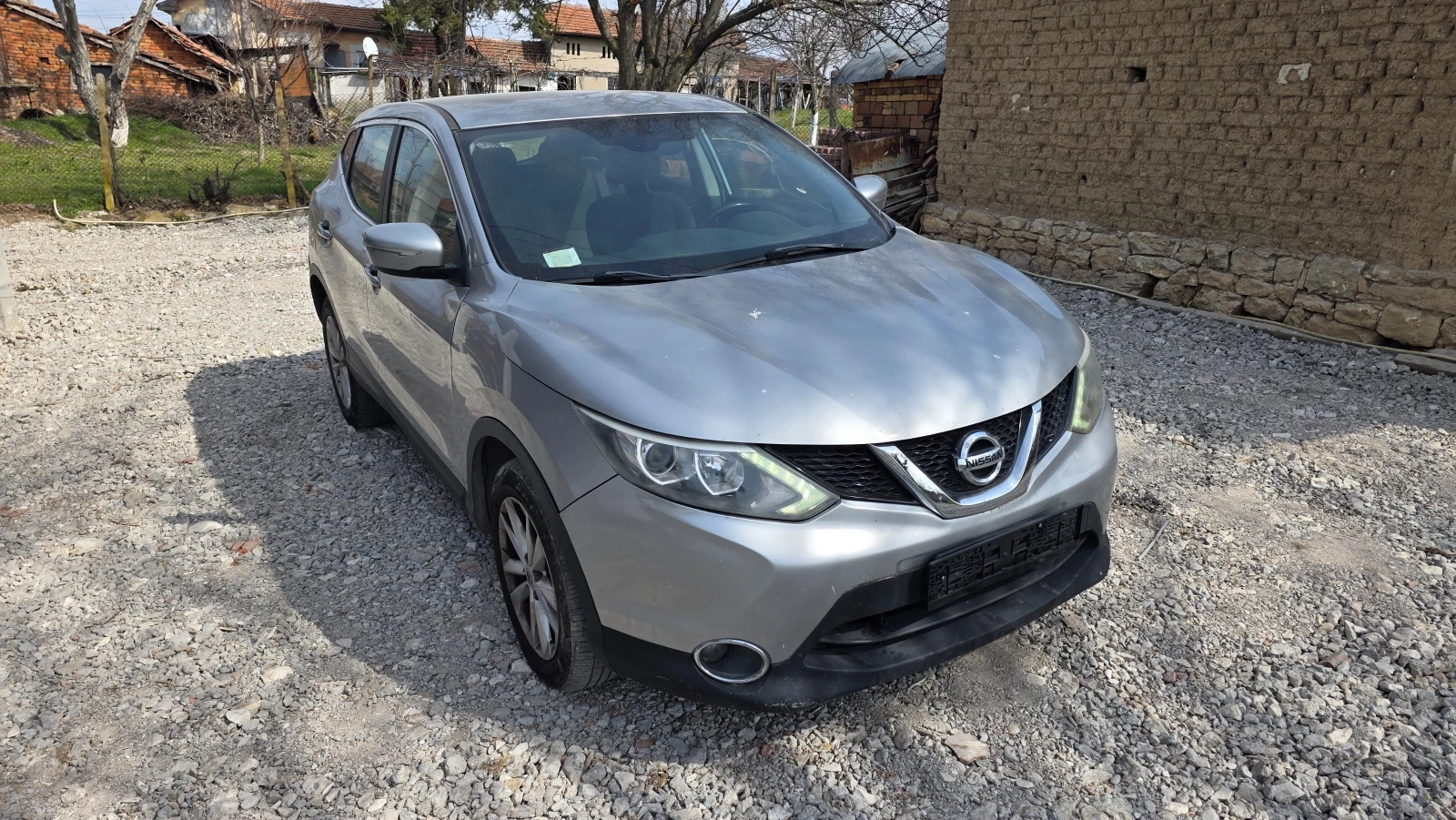 Nissan Qashqai 1.5dci, снимка 11 - Автомобили и джипове - 56075417