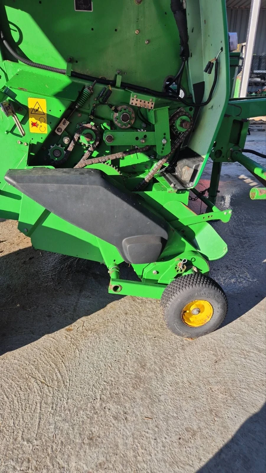 Балировачка John Deere 854L - изображение 9