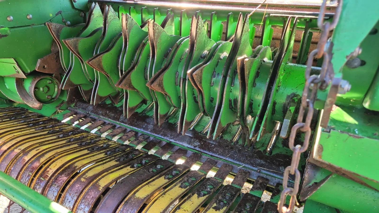 Балировачка John Deere 854L - изображение 8