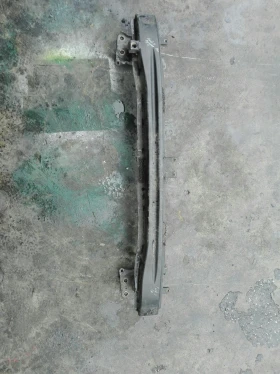 греда под предна броня Фолксваген голф 5 06