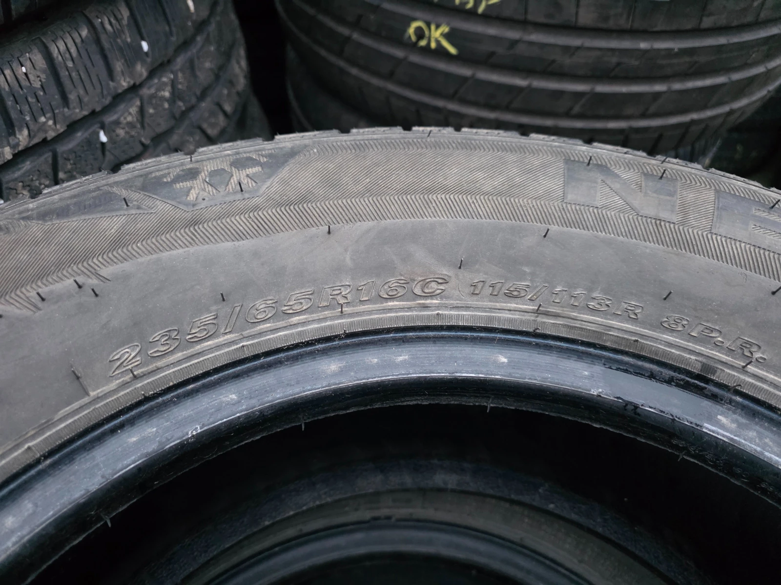 Гуми Зимни 235/65R16, снимка 8 - Гуми и джанти - 53965970