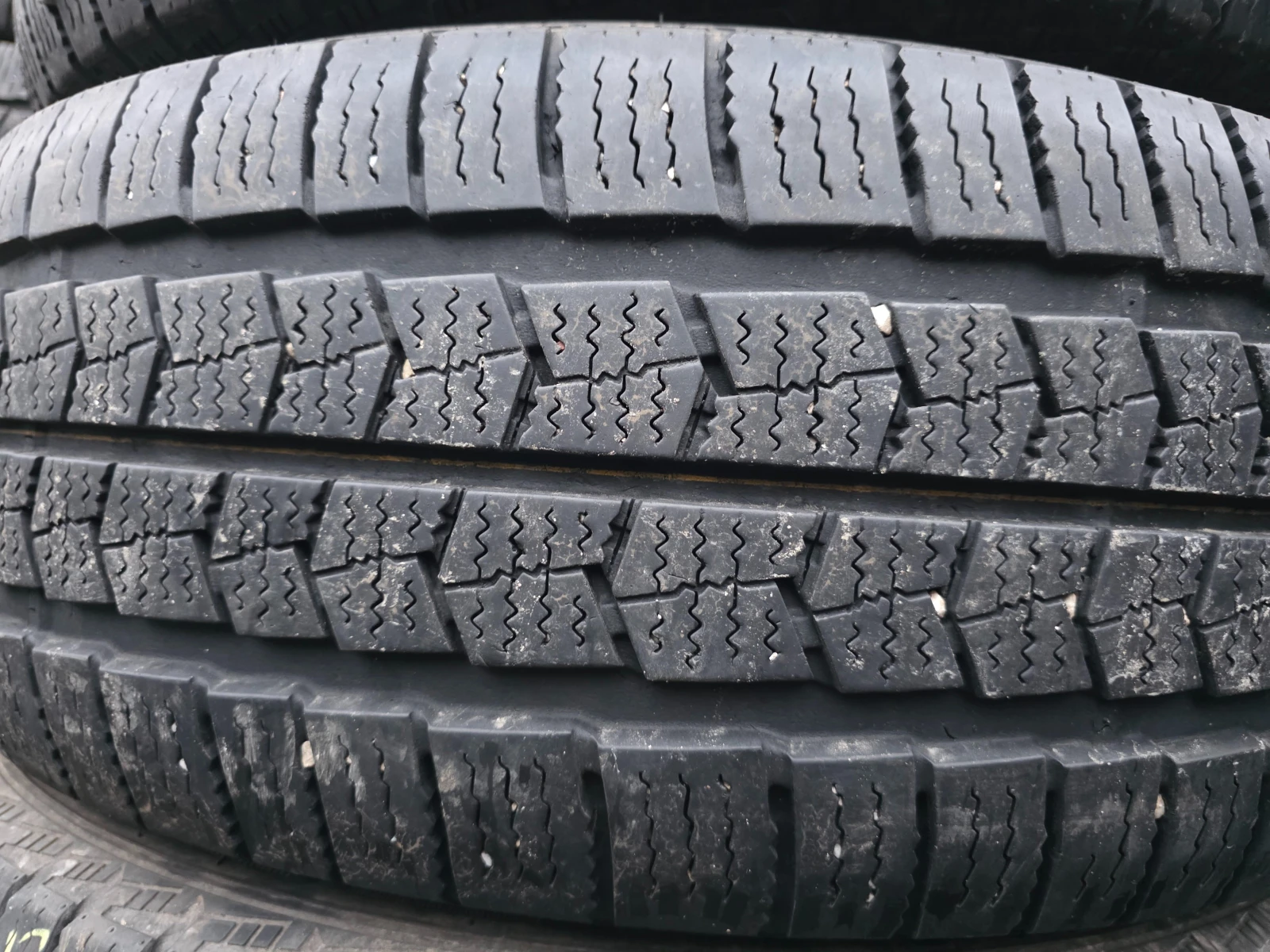 Гуми Зимни 235/65R16