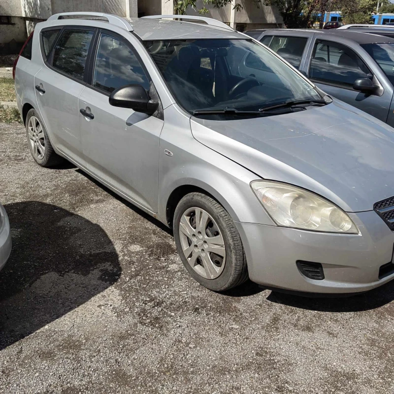 Kia Ceed 1.6 CRDI, снимка 8 - Автомобили и джипове - 47218431