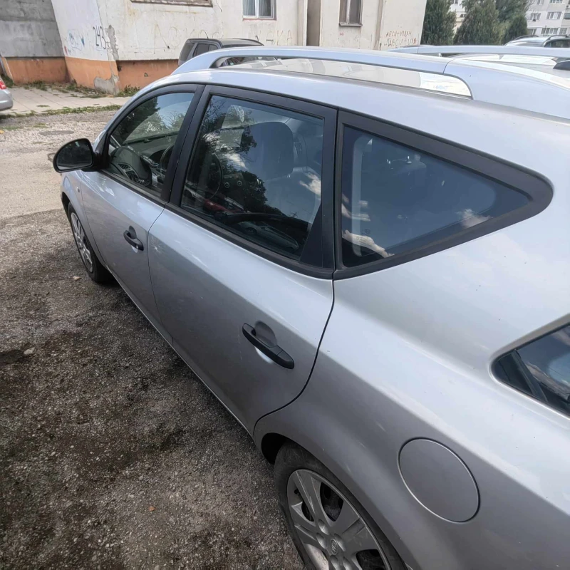 Kia Ceed 1.6 CRDI, снимка 12 - Автомобили и джипове - 47218431