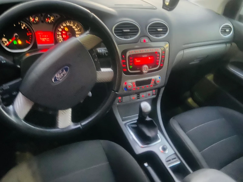 Ford Focus 1.6 TDCI , снимка 9 - Автомобили и джипове - 47330451