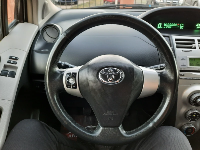 Toyota Yaris, снимка 11 - Автомобили и джипове - 47378946