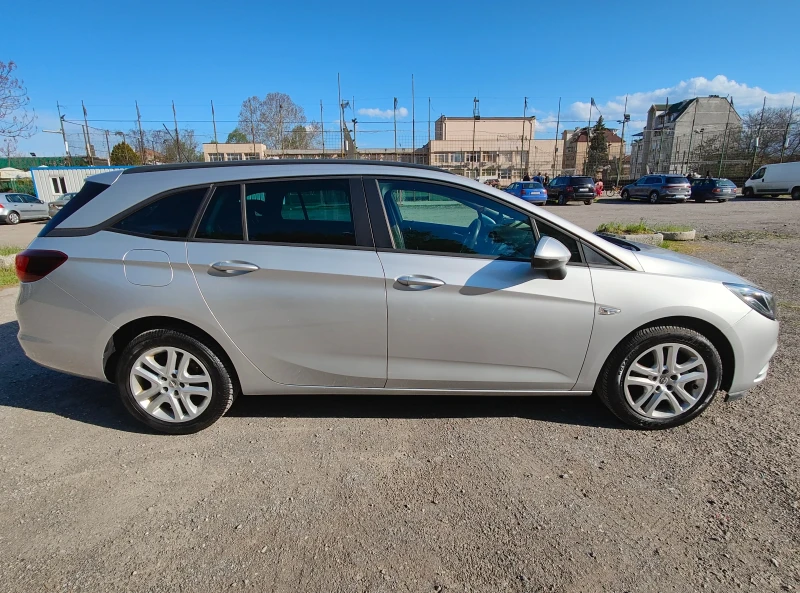 Opel Astra Sports Tourer 1.6 CDTI, снимка 6 - Автомобили и джипове - 52322713