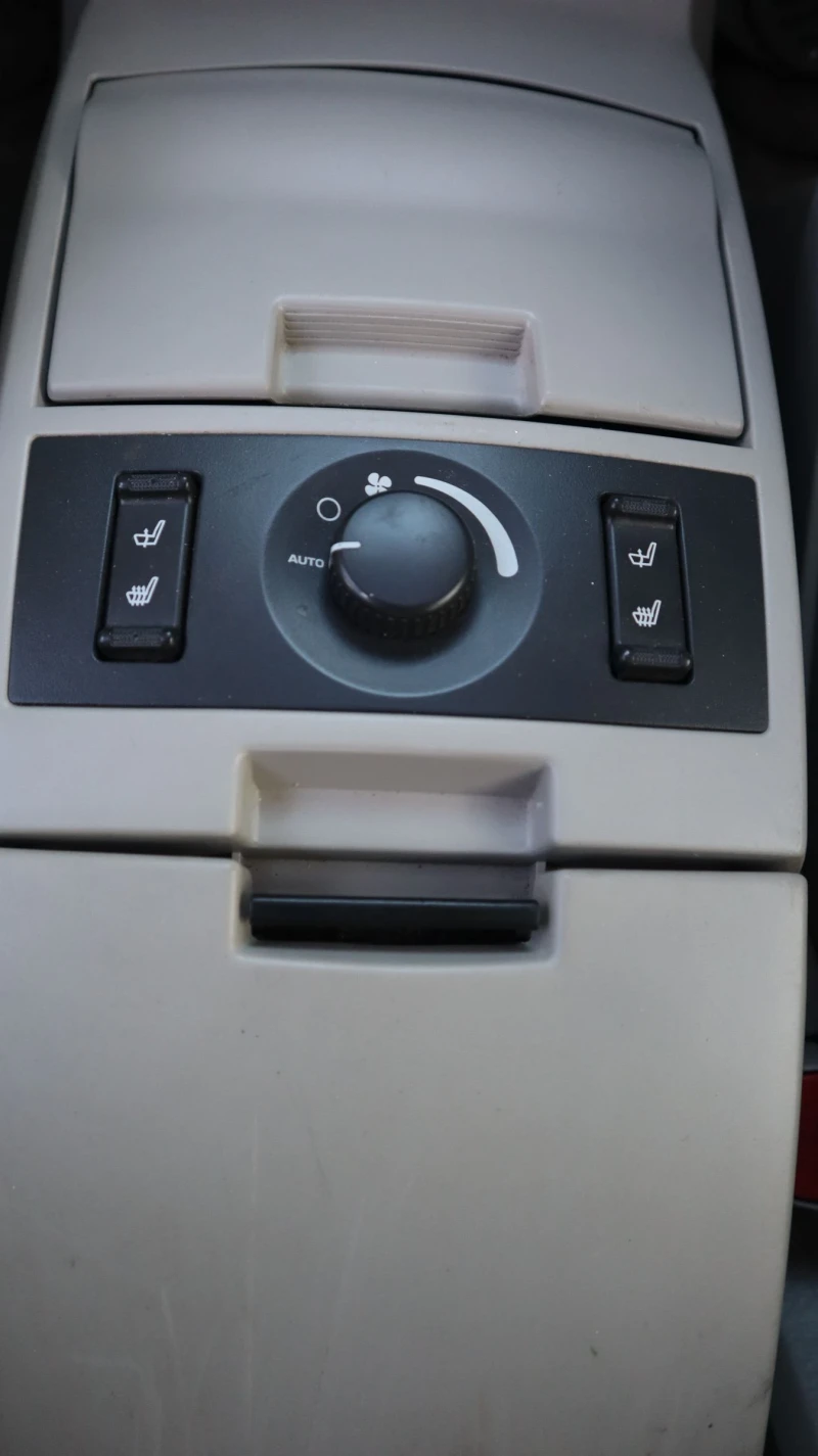 Chrysler Pacifica LIMITED, 4.0, AWD, LPG, FULL EKSTRI, BI XENON, снимка 12 - Автомобили и джипове - 52326751