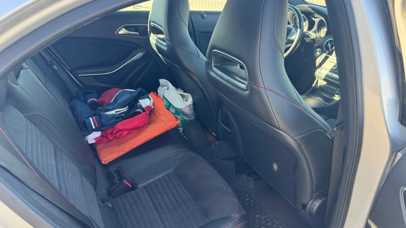 Mercedes-Benz A 180 AMG Line, снимка 11 - Автомобили и джипове - 51892381