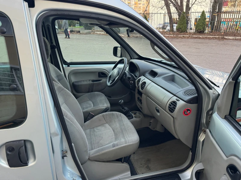 Renault Kangoo 1.6i, снимка 8 - Автомобили и джипове - 52728940