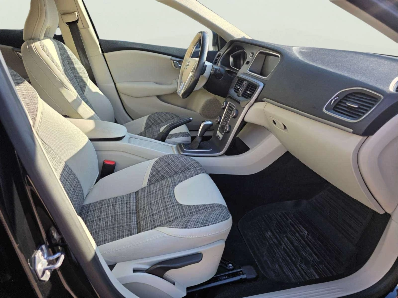 Volvo V40 Cross Country 2.0L, снимка 9 - Автомобили и джипове - 52888323