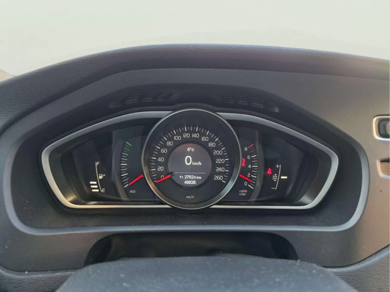 Volvo V40 Cross Country 2.0L, снимка 12 - Автомобили и джипове - 52888323