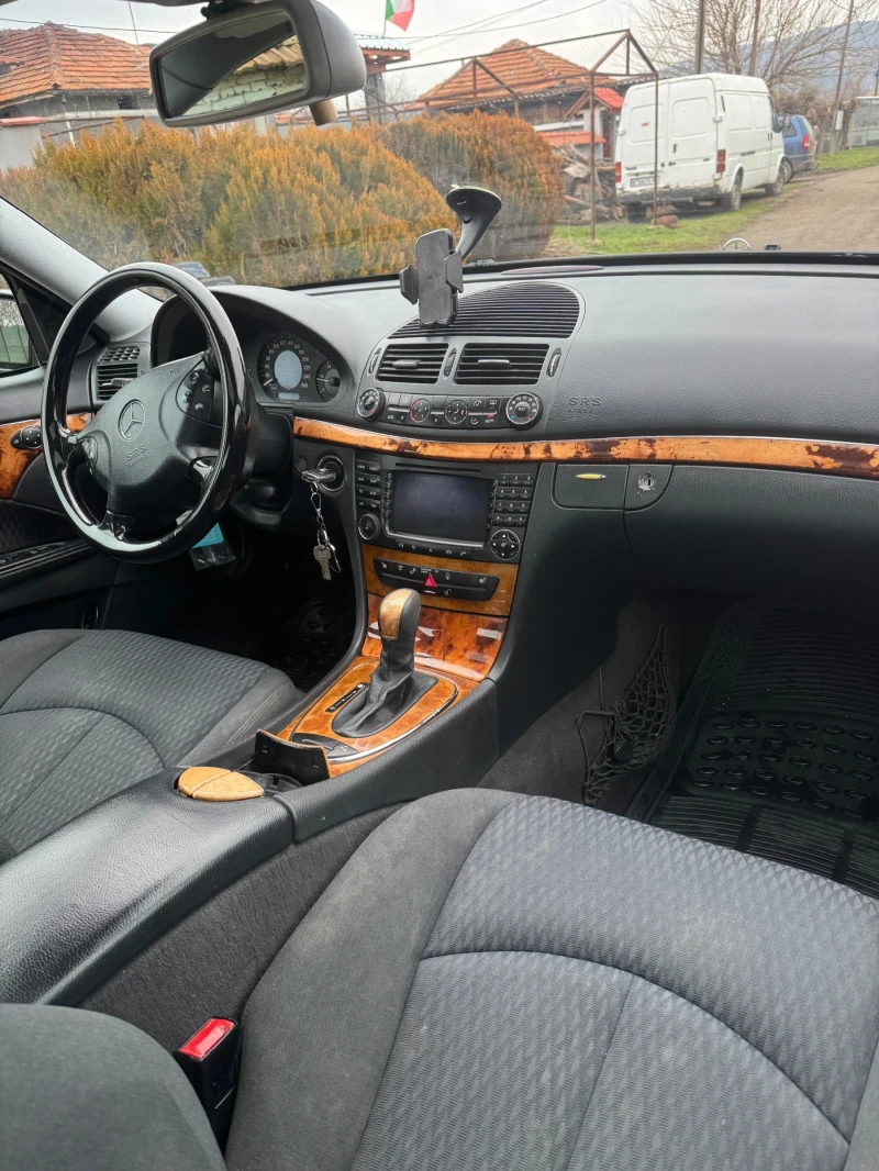 Mercedes-Benz E 220, снимка 3 - Автомобили и джипове - 53054978