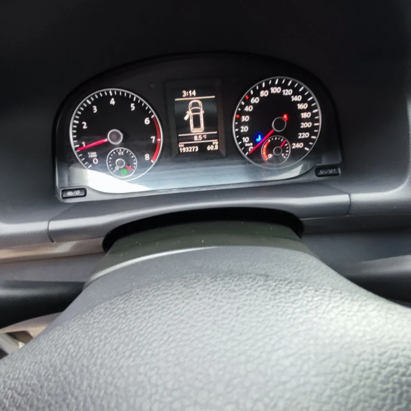 VW Touran 1.4TSI* EcoFuel* HIGLINE* KSENON* NAVI* FULL* , снимка 13 - Автомобили и джипове - 53455110