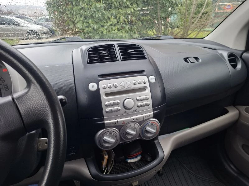 Daihatsu Sirion, снимка 6 - Автомобили и джипове - 53960616