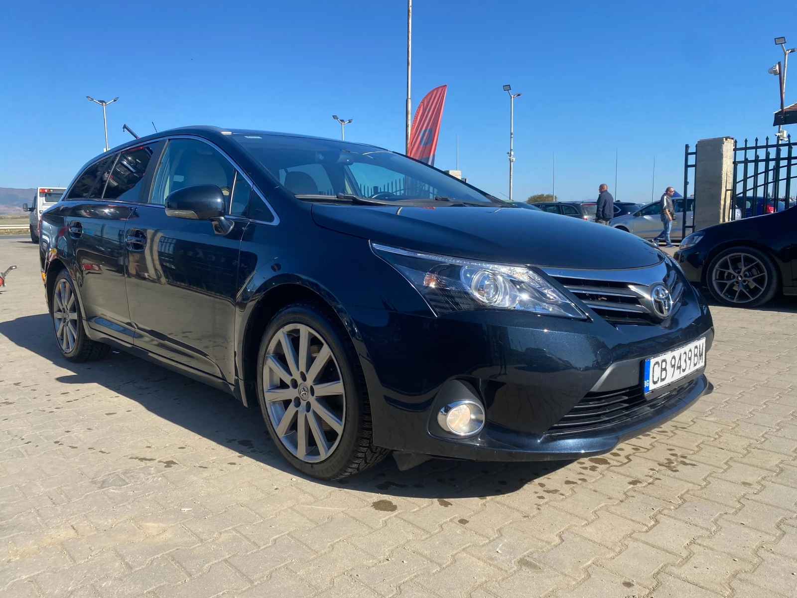 Toyota Avensis 2.2D AUTOMATIC EURO 5B - изображение 7