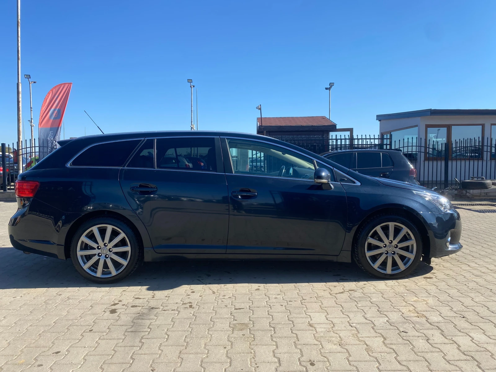 Toyota Avensis 2.2D AUTOMATIC EURO 5B - изображение 6