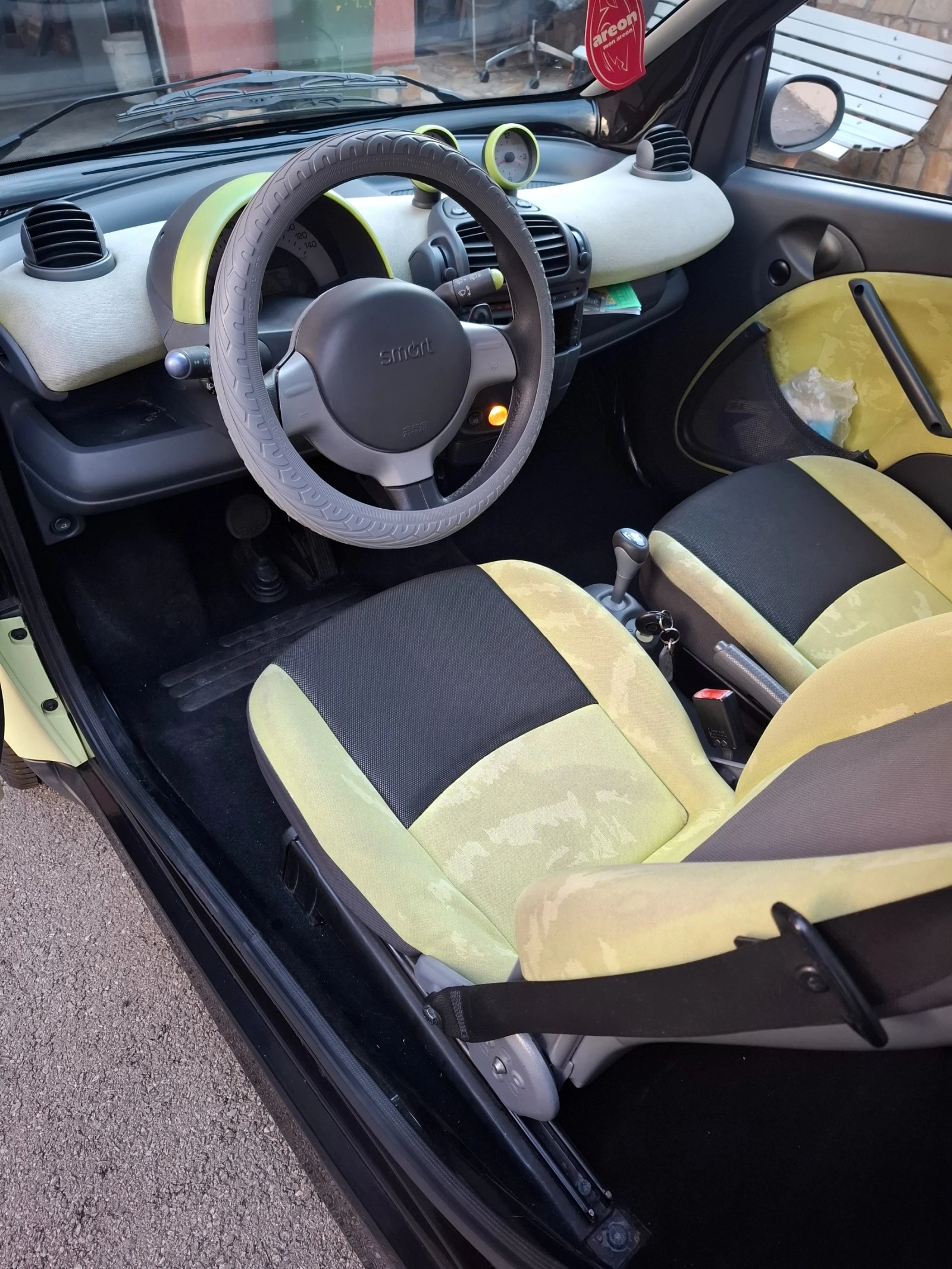 Smart Fortwo Лимонено-черен - изображение 7