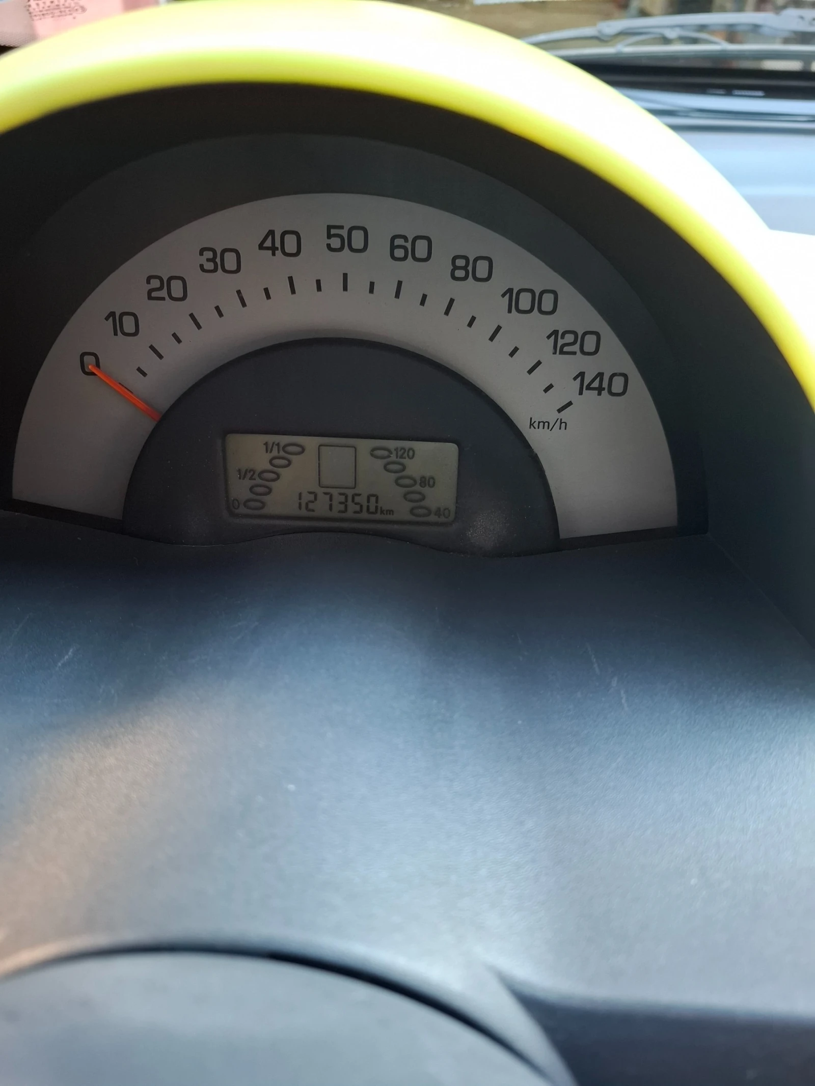 Smart Fortwo Лимонено-черен - изображение 8