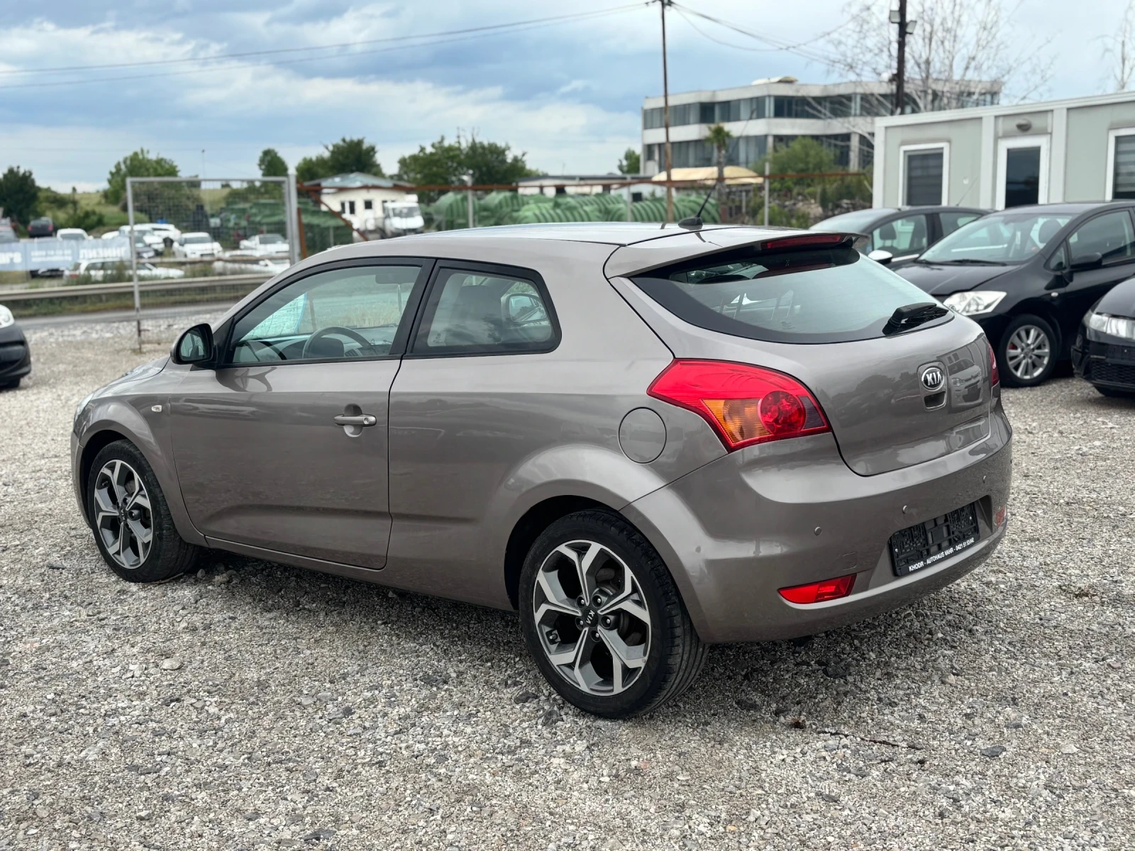 Kia Ceed 1.6-125кс, автоматик - изображение 2