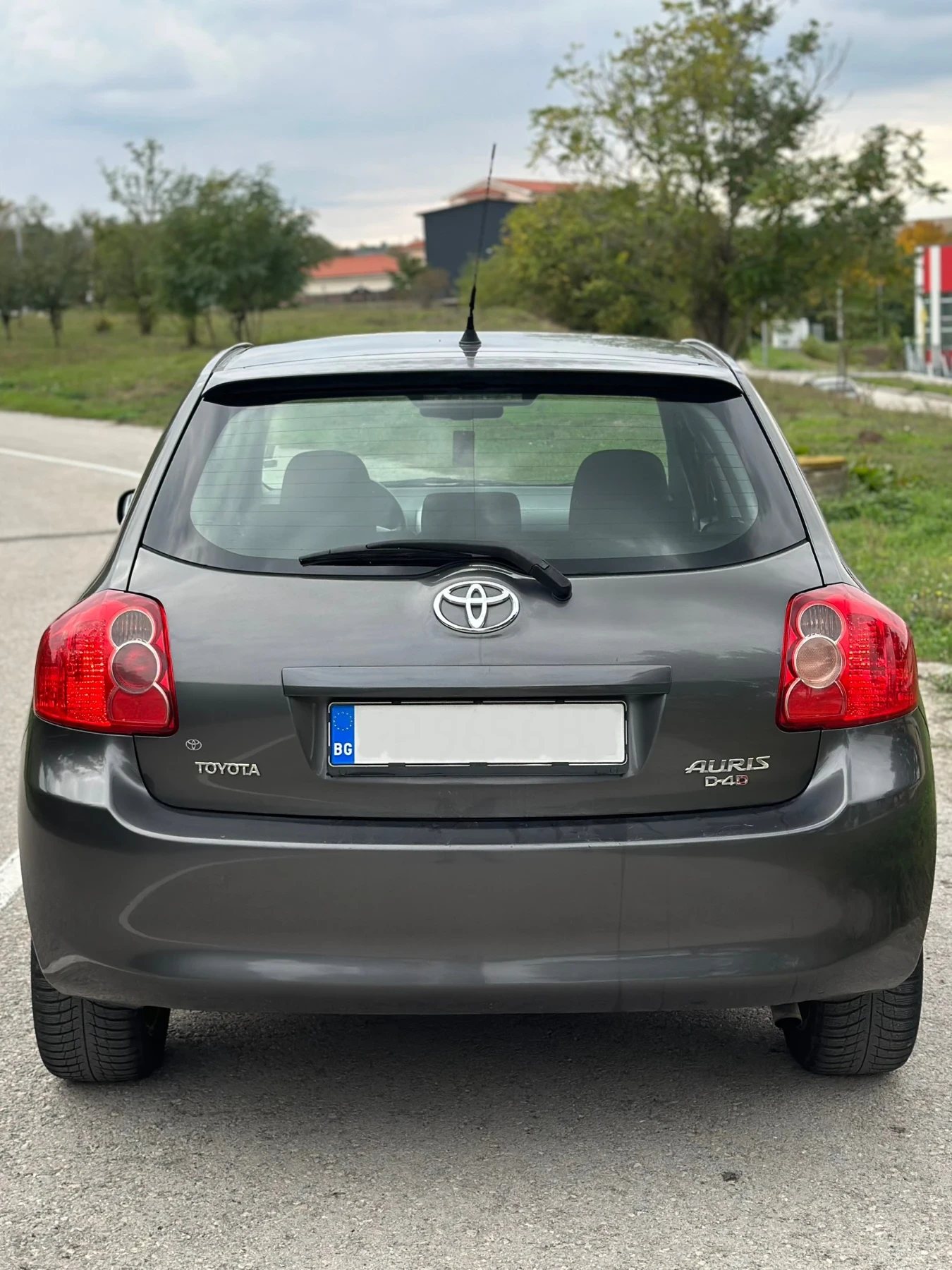 Toyota Auris 1.4D4D - изображение 2