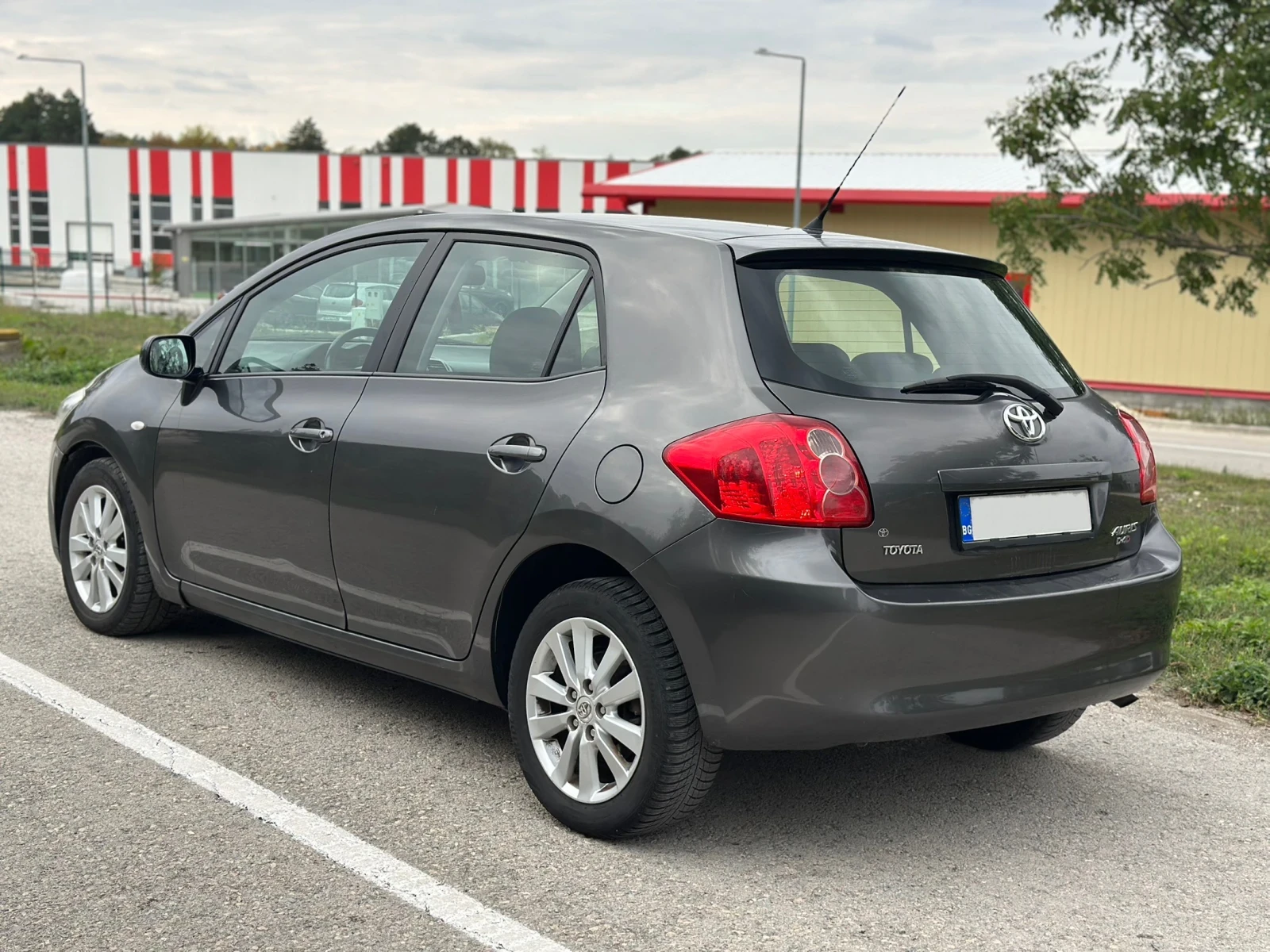 Toyota Auris 1.4D4D - изображение 3