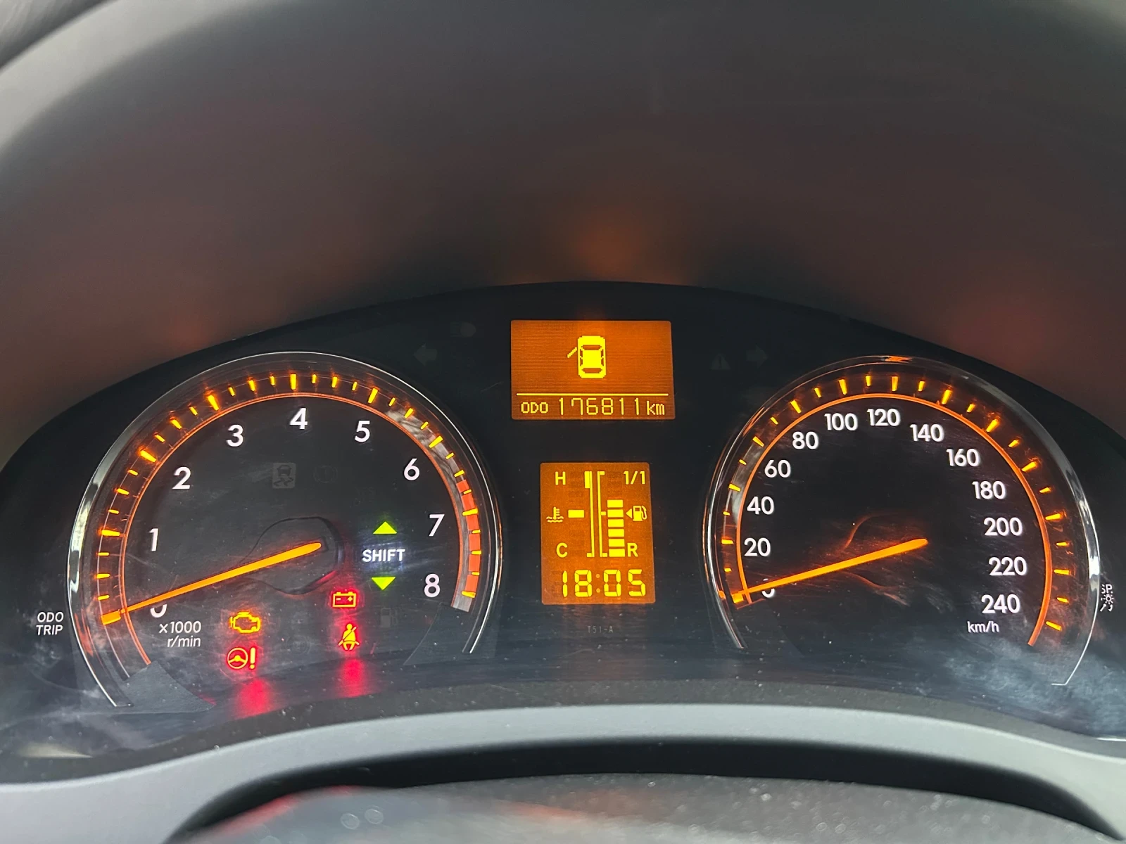 Toyota Avensis, снимка 7 - Автомобили и джипове - 53818823