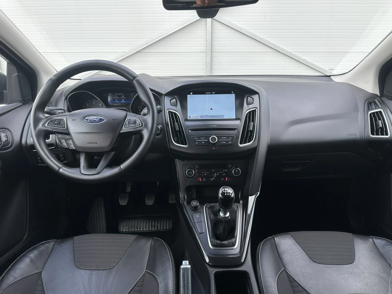 Ford Focus 2.0 TDCI Навигация/Камера/Подгрев/Собствен лизинг , снимка 12 - Автомобили и джипове - 54844628