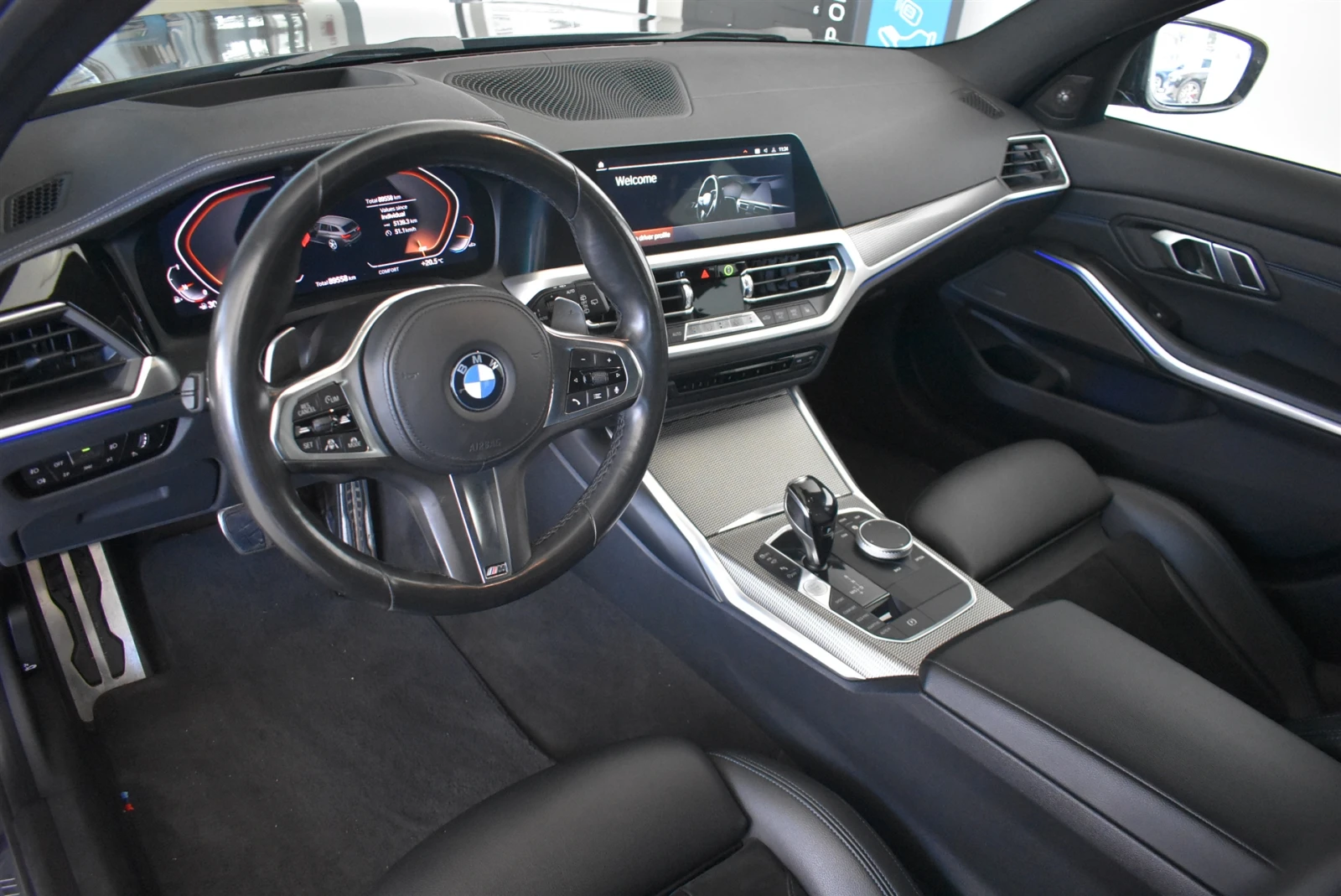 BMW 330 xDrive Туринг, снимка 7 - Автомобили и джипове - 55643063