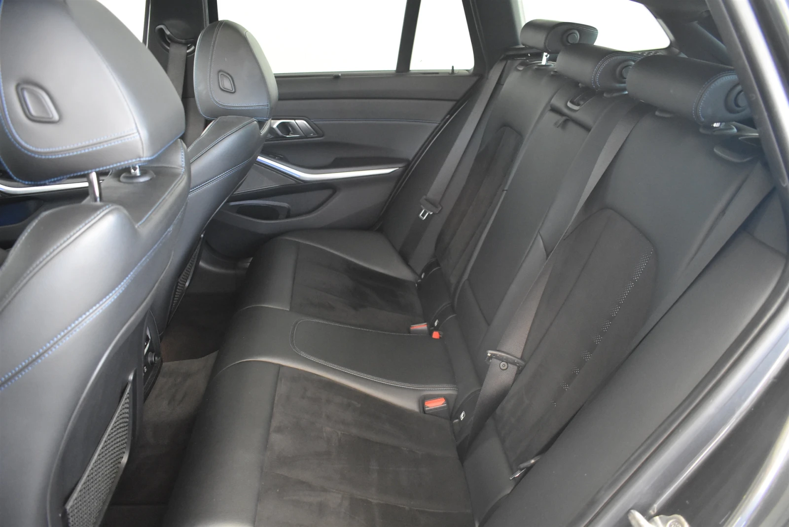 BMW 330 xDrive Туринг, снимка 8 - Автомобили и джипове - 55643063