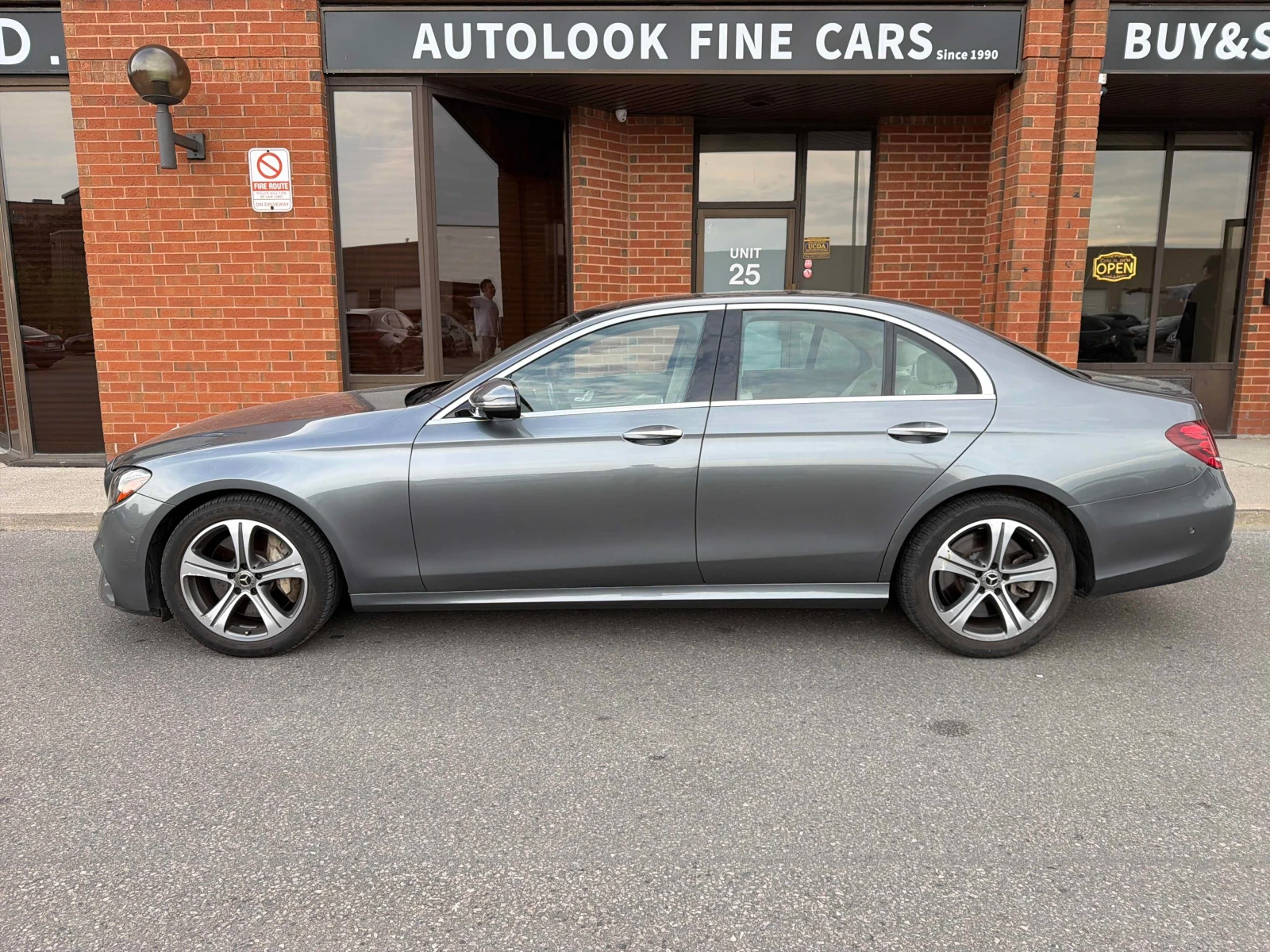 Mercedes-Benz E 400 4MATIC * BURMESTER * ОБДУХВАНЕ * CARFAX * , снимка 3 - Автомобили и джипове - 56047984