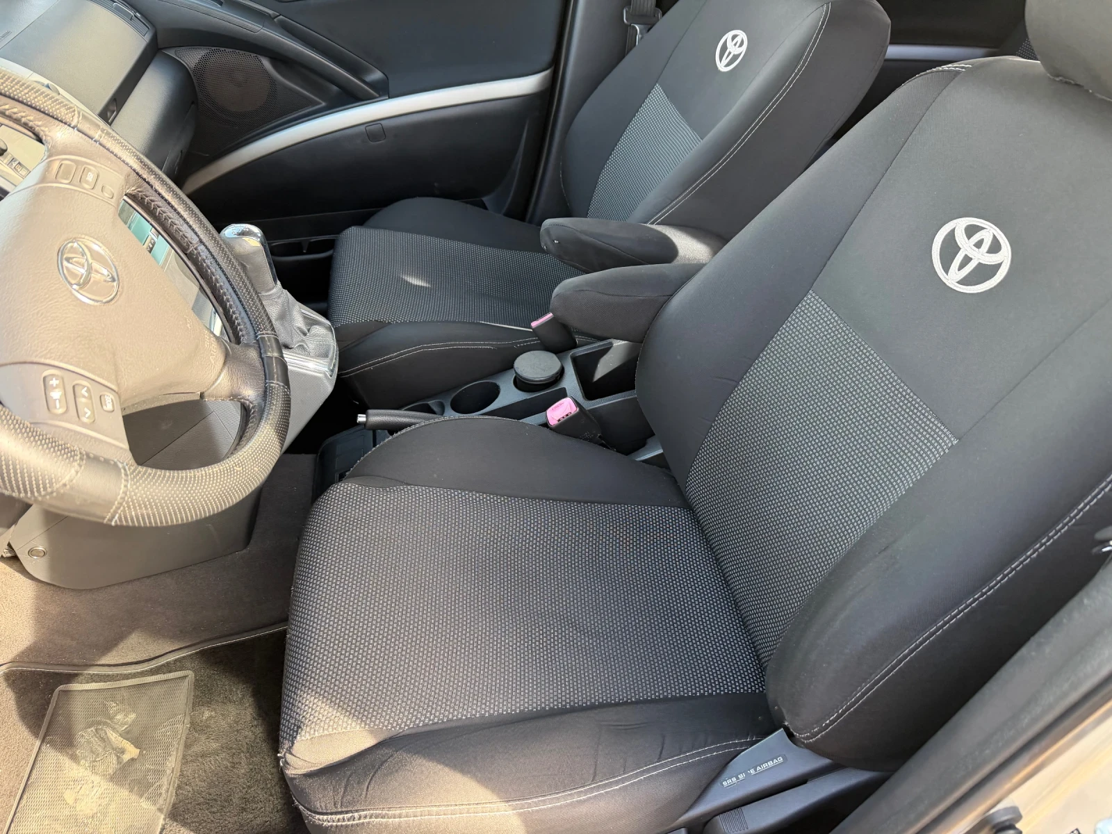 Toyota Corolla verso 2.2 D4D, снимка 9 - Автомобили и джипове - 56407262